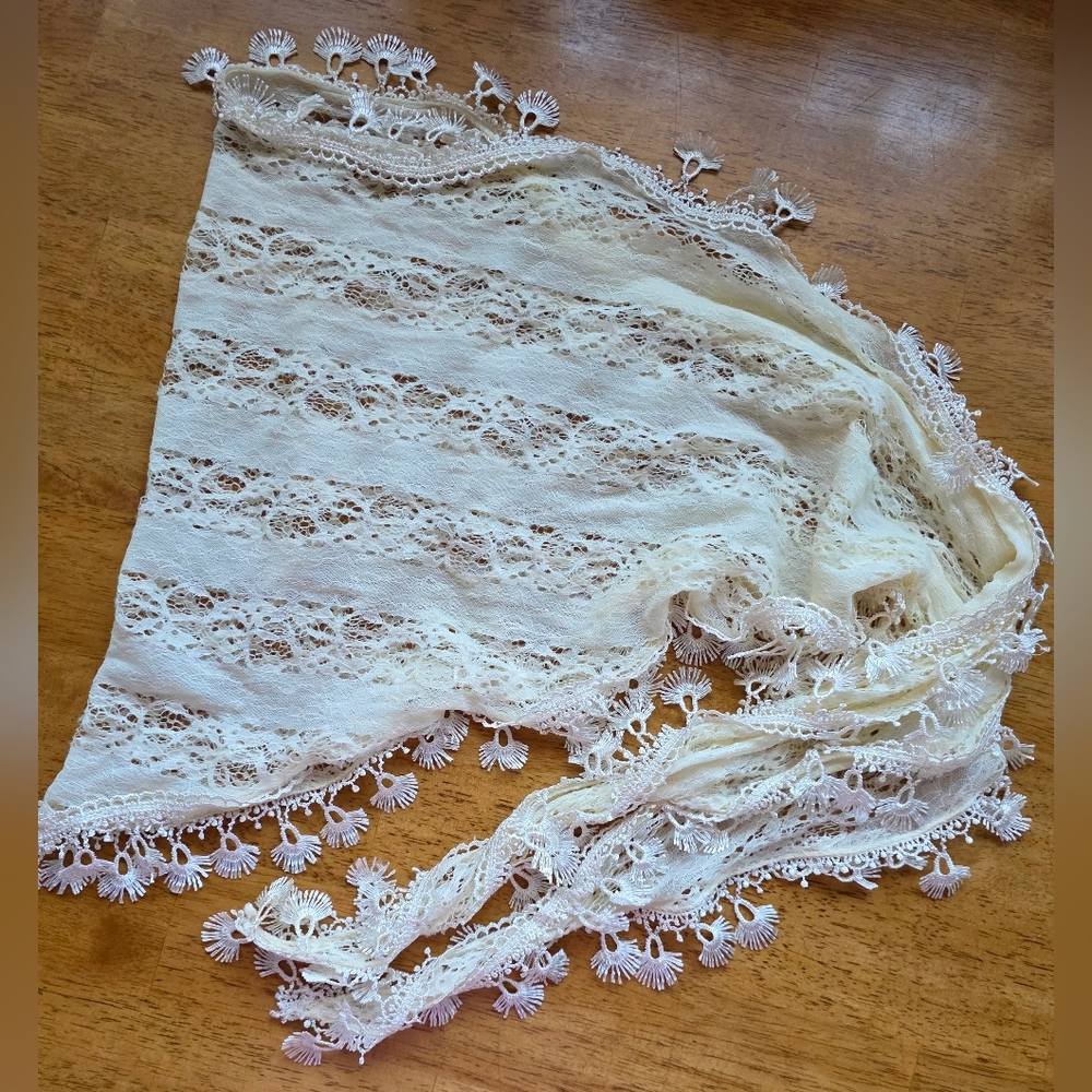 Elegant Lightweight Cream Floral Lace Tassels Triangle Scarf - Picture 3 of 3